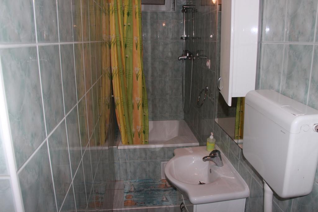 Guest House With Garden - Zuvan Spalato Esterno foto