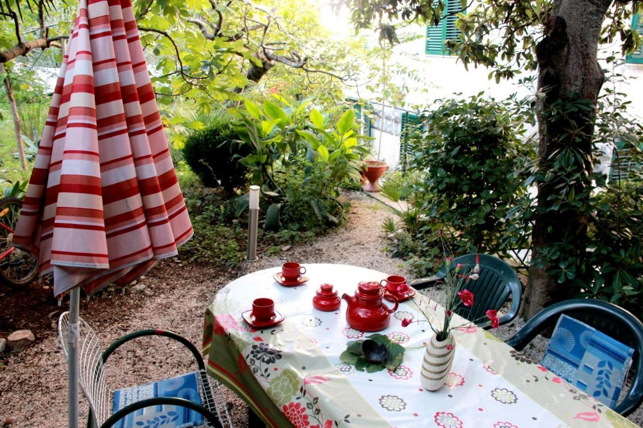 Guest House With Garden - Zuvan Spalato Esterno foto