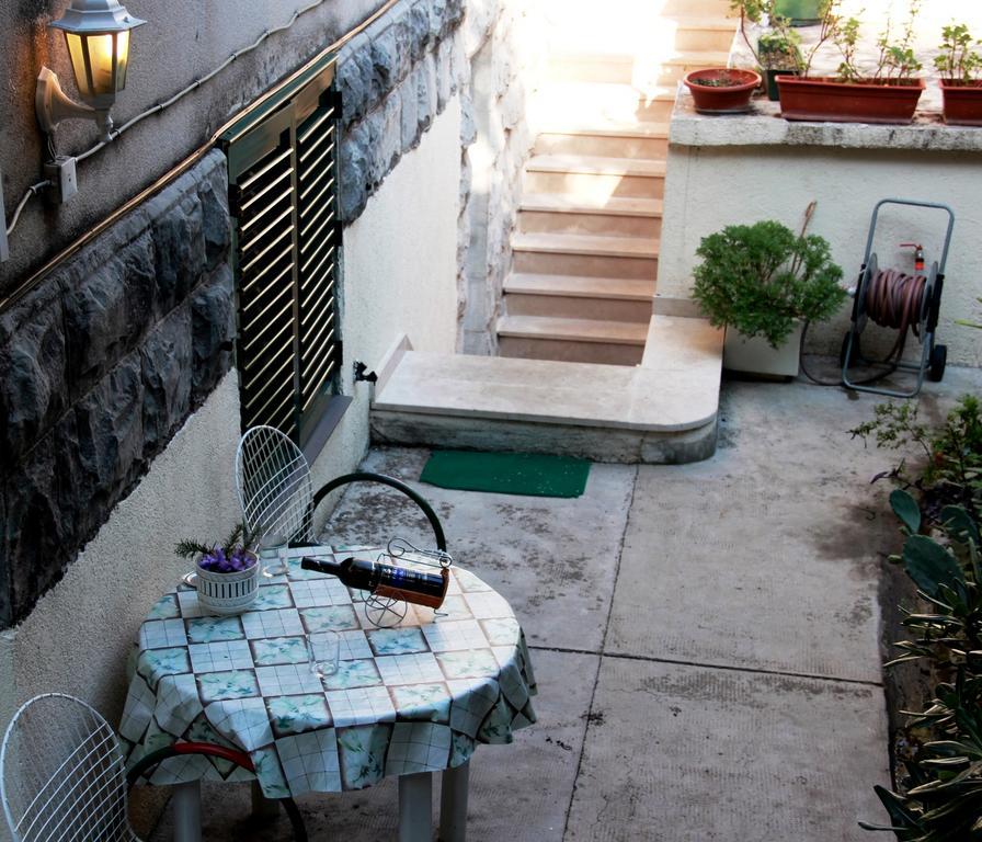 Guest House With Garden - Zuvan Spalato Esterno foto