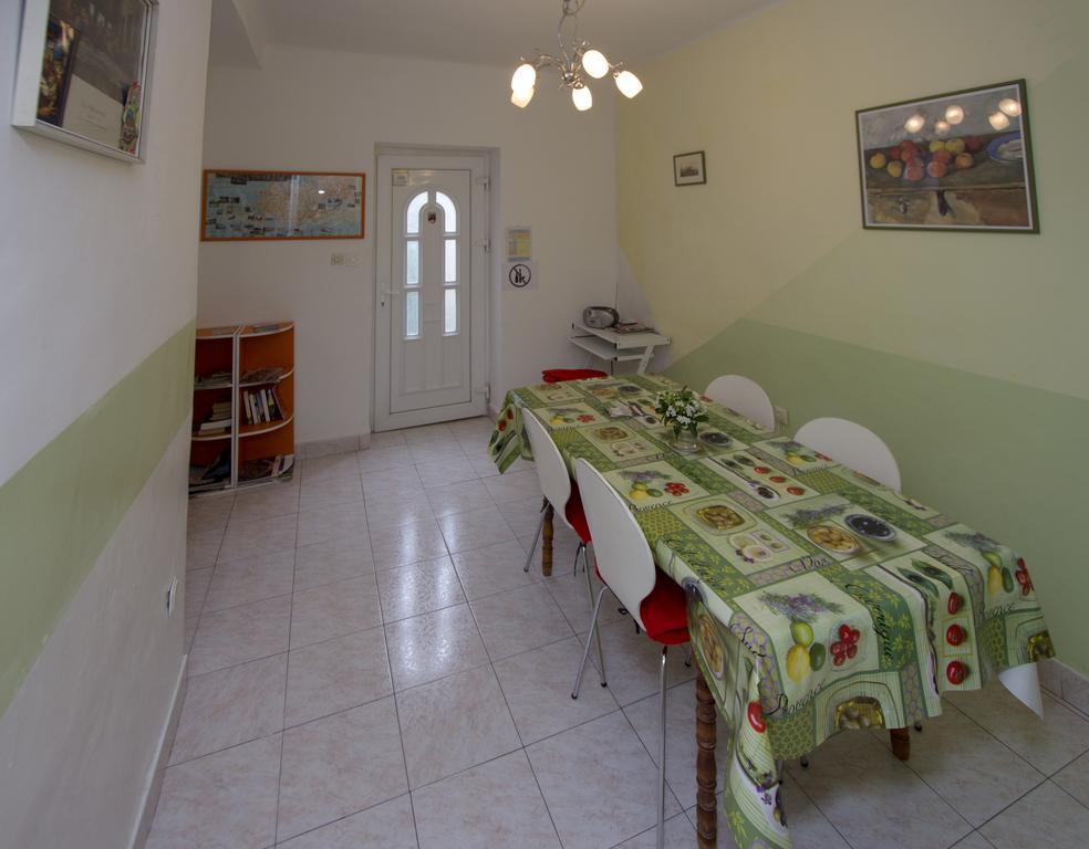 Guest House With Garden - Zuvan Spalato Esterno foto