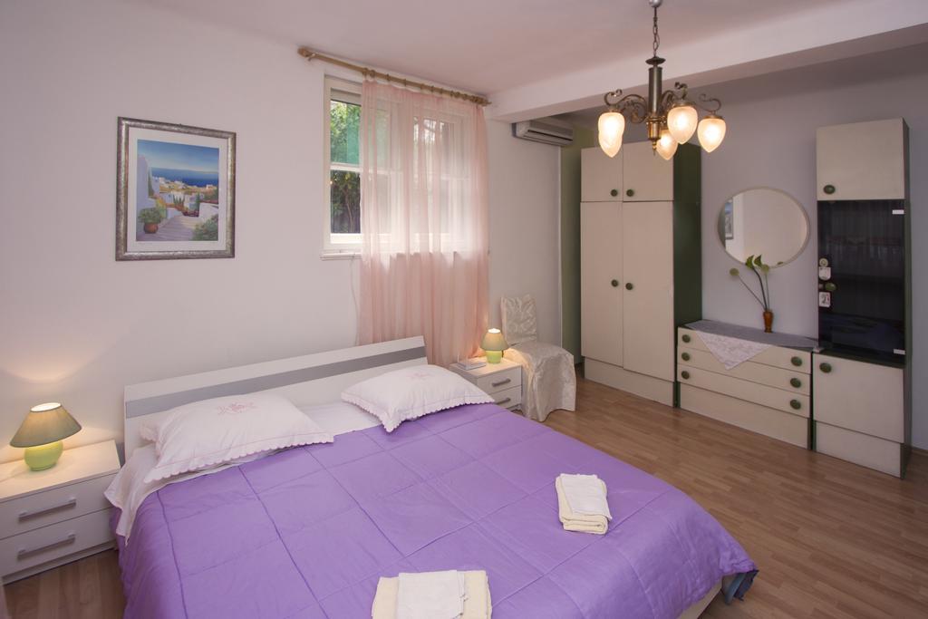 Guest House With Garden - Zuvan Spalato Esterno foto