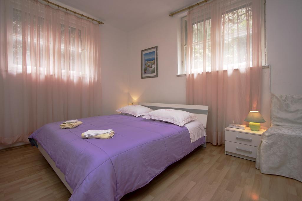 Guest House With Garden - Zuvan Spalato Esterno foto