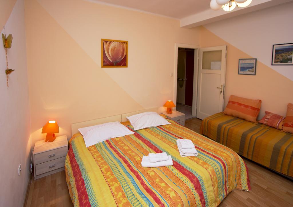 Guest House With Garden - Zuvan Spalato Esterno foto