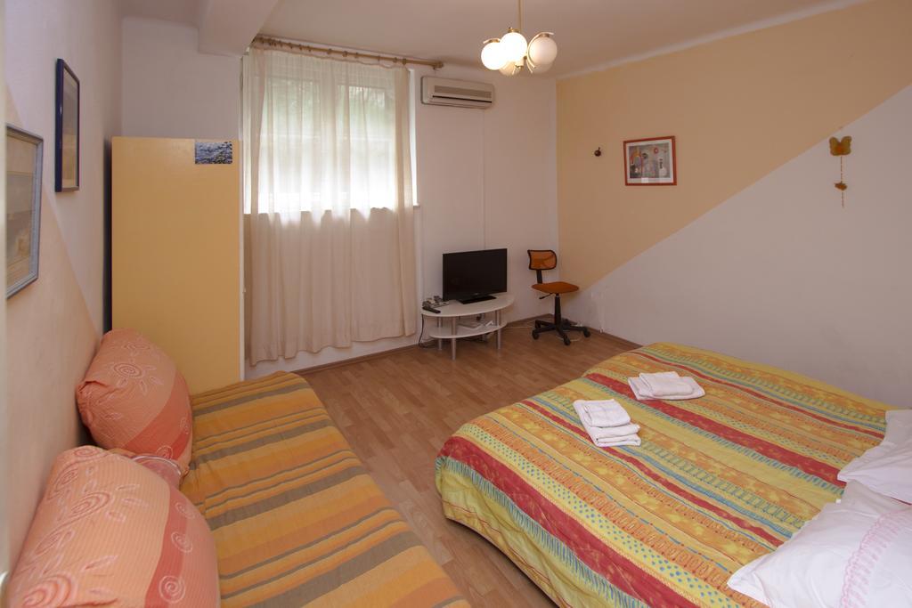 Guest House With Garden - Zuvan Spalato Esterno foto