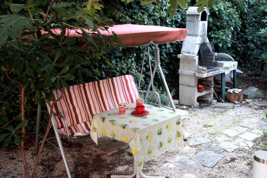 Guest House With Garden - Zuvan Spalato Esterno foto