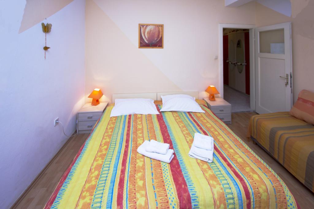 Guest House With Garden - Zuvan Spalato Esterno foto