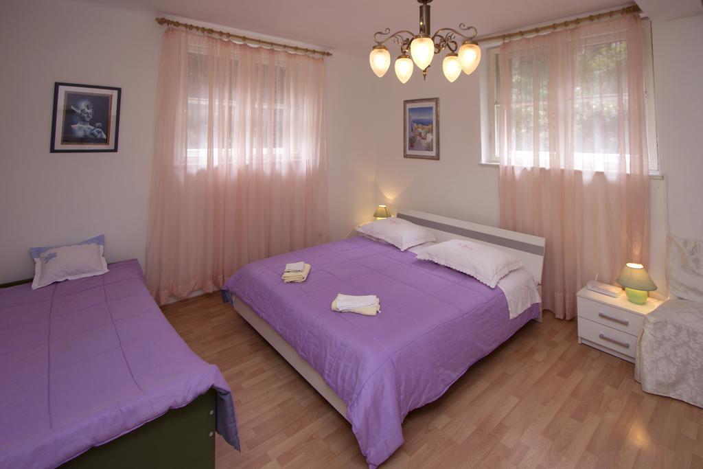 Guest House With Garden - Zuvan Spalato Esterno foto