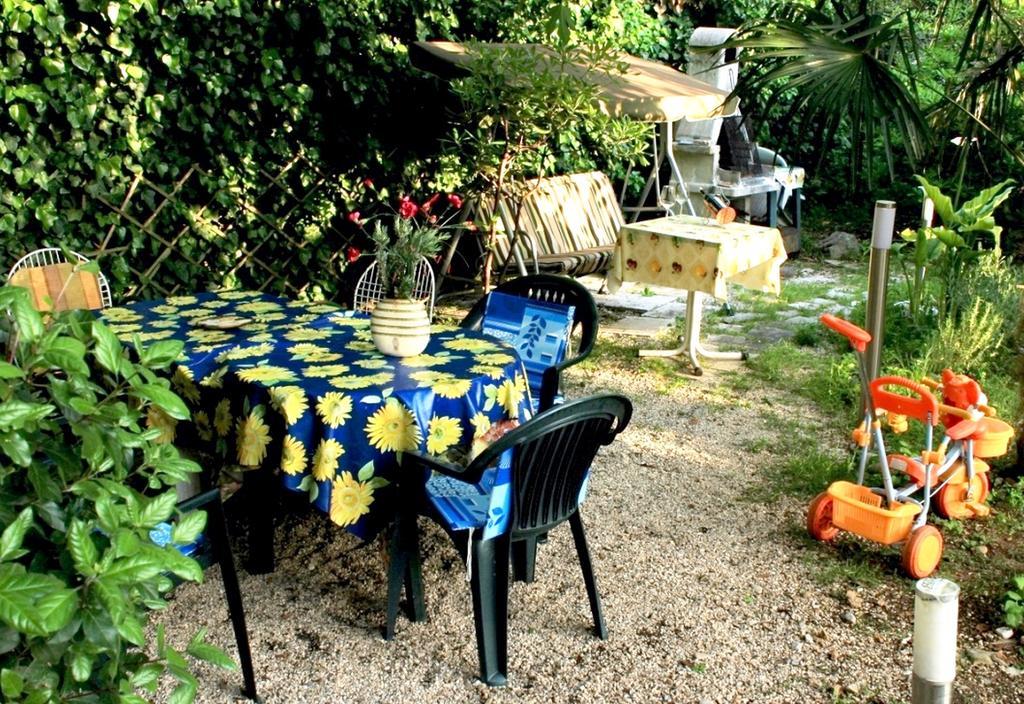 Guest House With Garden - Zuvan Spalato Esterno foto