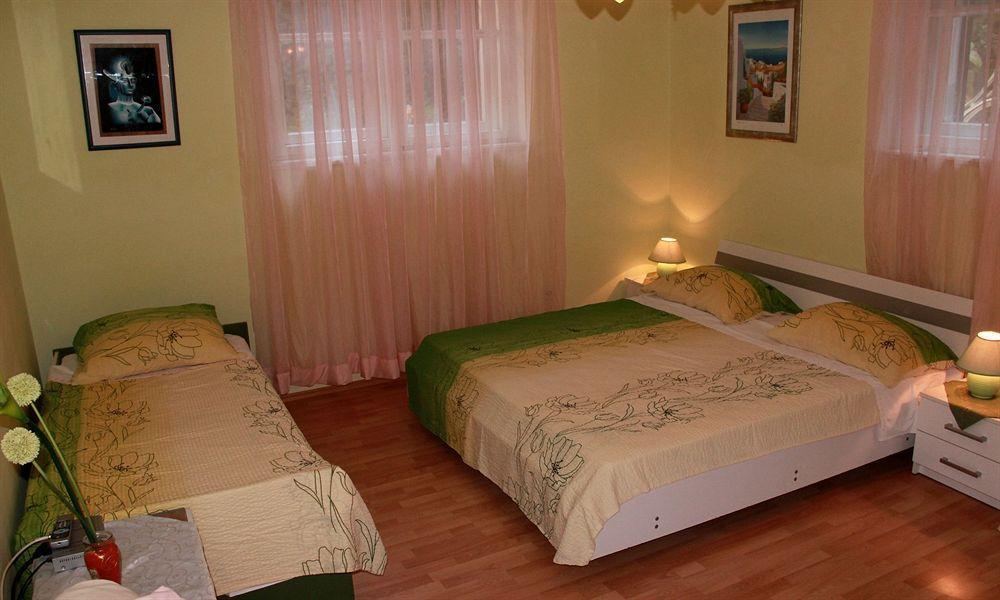 Guest House With Garden - Zuvan Spalato Esterno foto