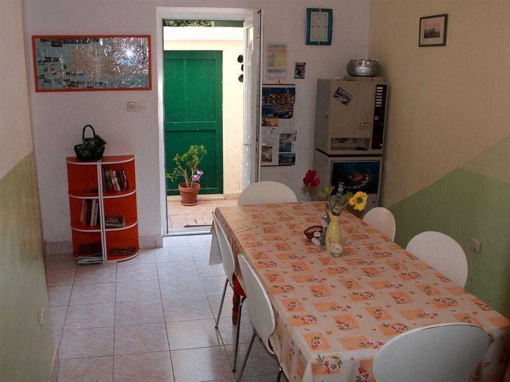 Guest House With Garden - Zuvan Spalato Esterno foto