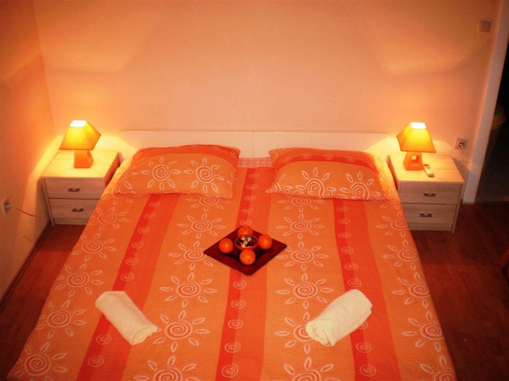 Guest House With Garden - Zuvan Spalato Esterno foto