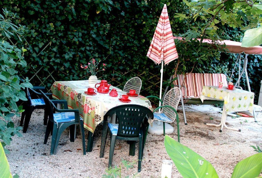 Guest House With Garden - Zuvan Spalato Esterno foto