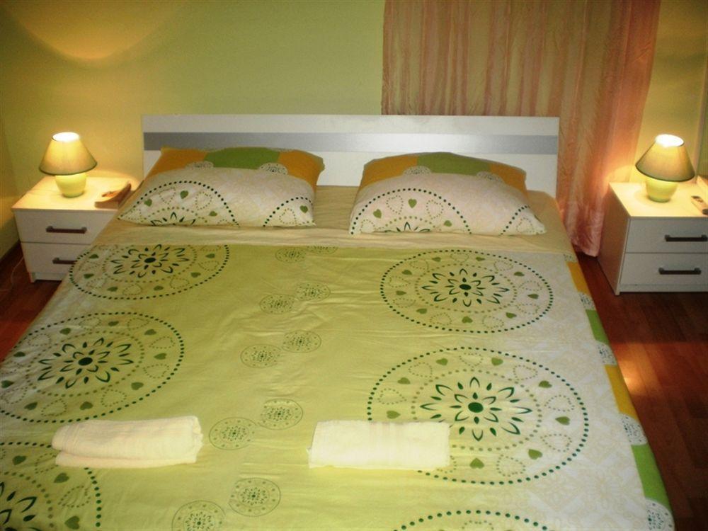 Guest House With Garden - Zuvan Spalato Esterno foto