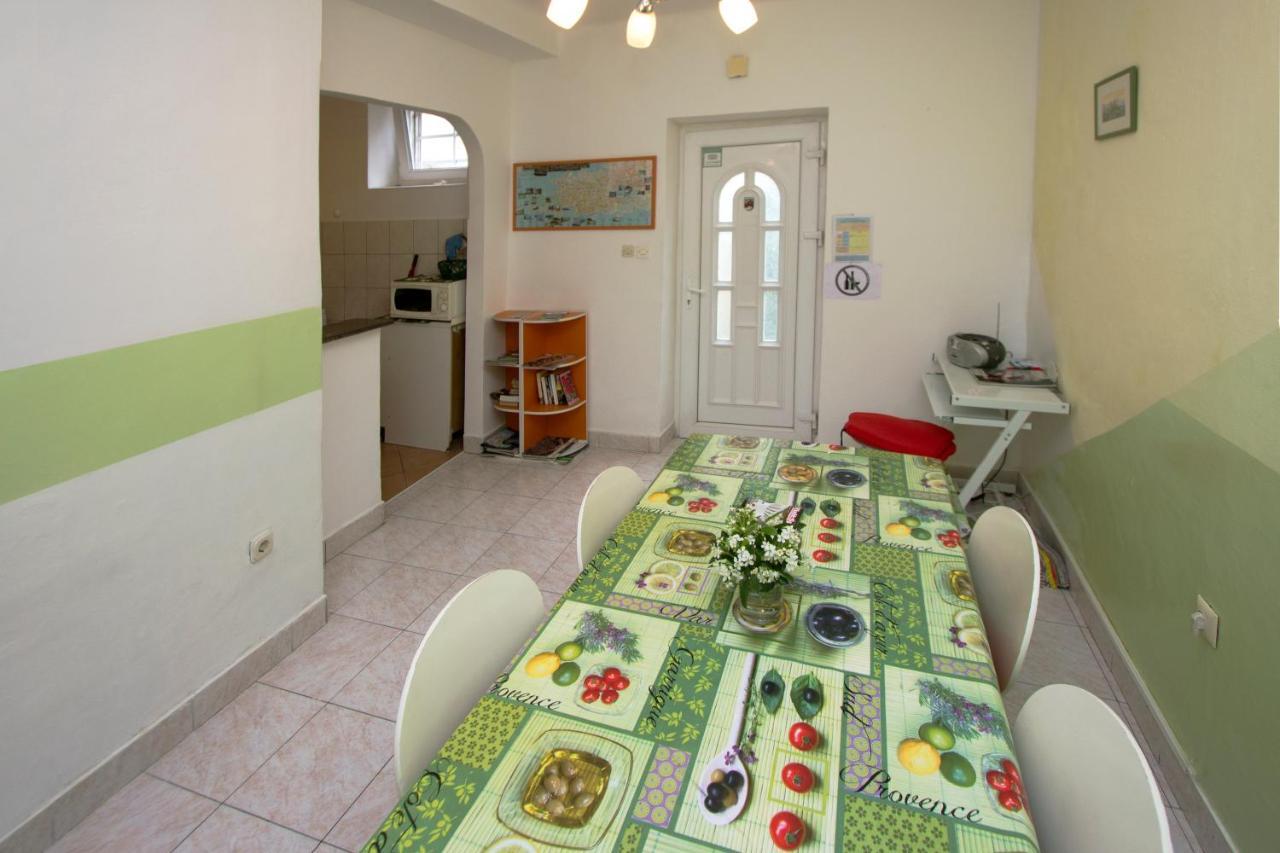 Guest House With Garden - Zuvan Spalato Esterno foto